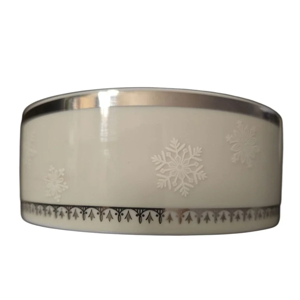 Mikasa L3242‎ White Christmas Fine China Covered Bowl Snowflake